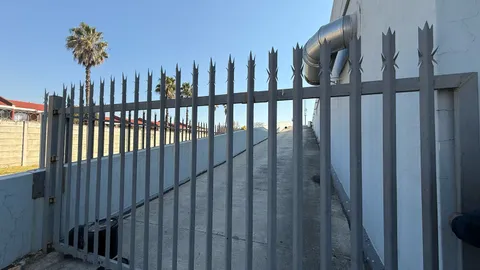 141 N Rand Rd, Beyers Park has a 950m² Commercial Space To let (8)